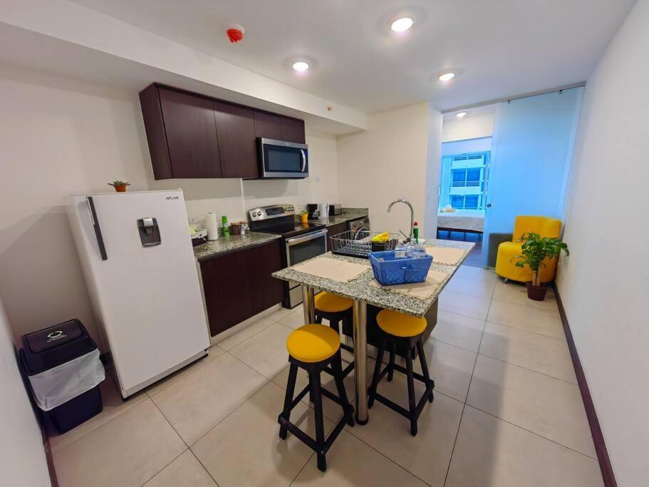 1102 Torre Los Yoses Hermoso Apartamento En Barrio Escalante Sin Parqueo サンホセ エクステリア 写真