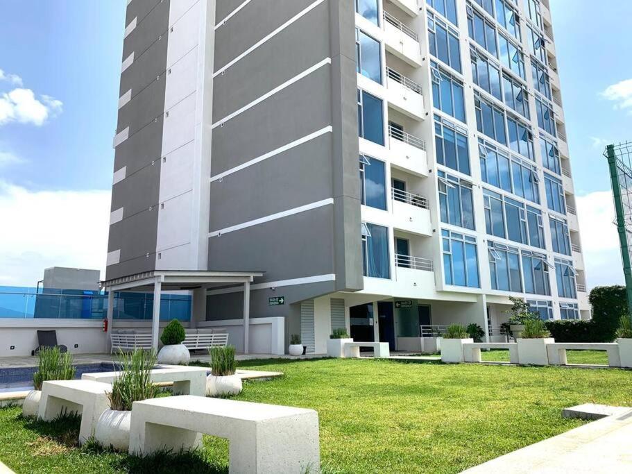 1102 Torre Los Yoses Hermoso Apartamento En Barrio Escalante Sin Parqueo サンホセ エクステリア 写真