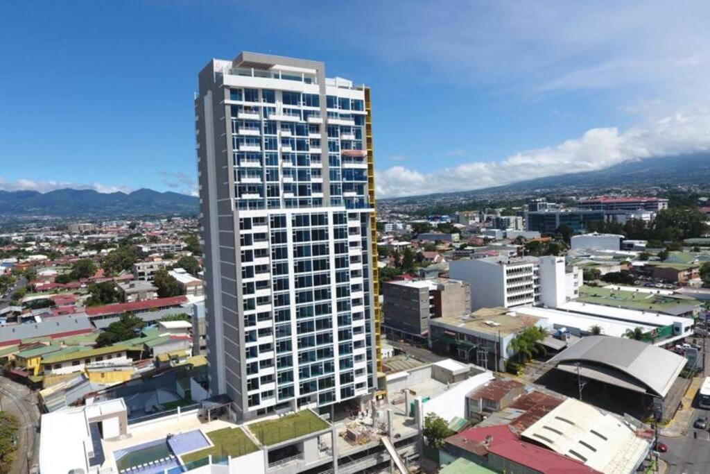 1102 Torre Los Yoses Hermoso Apartamento En Barrio Escalante Sin Parqueo サンホセ エクステリア 写真